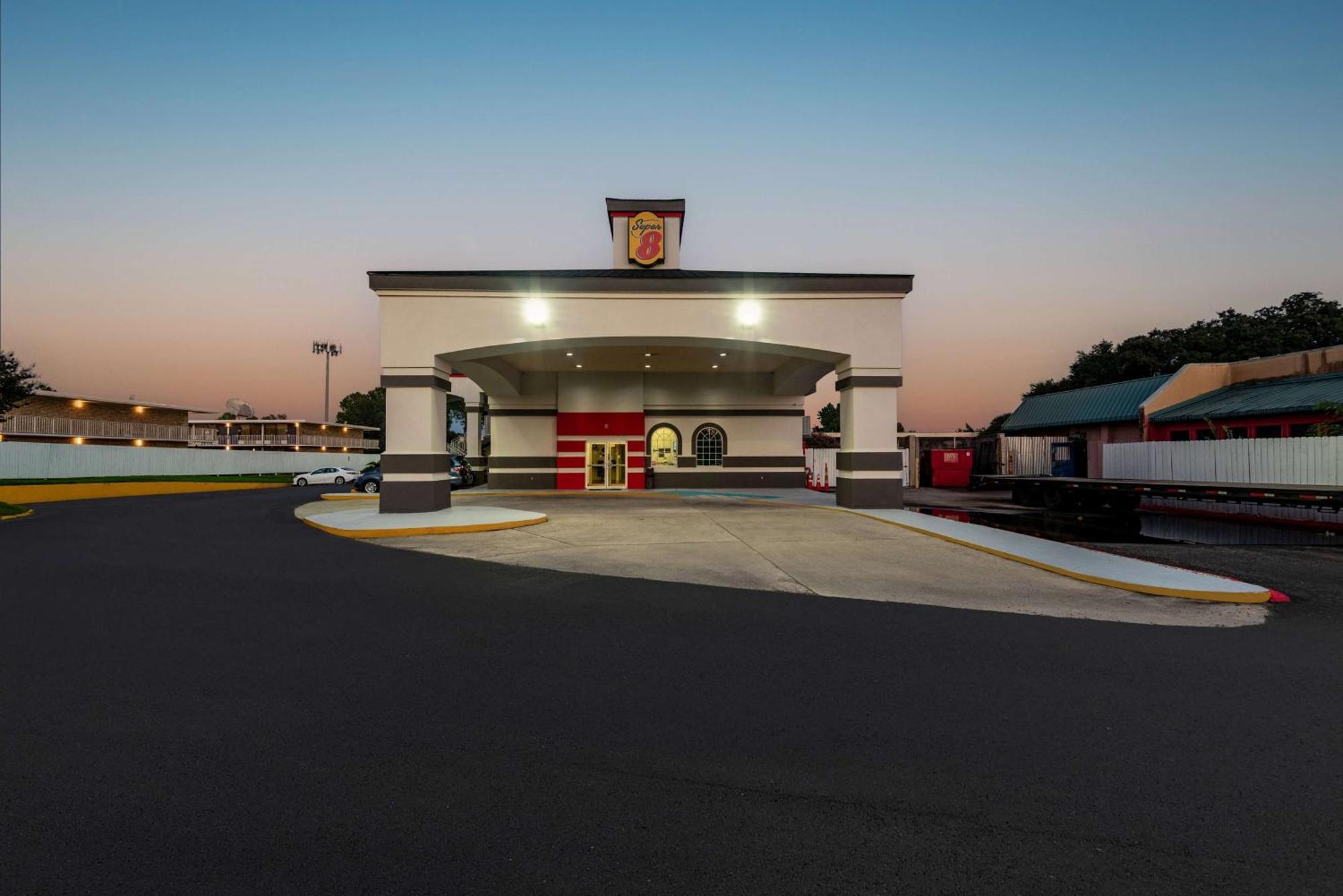 Motel Super 8 By Wyndham Baton Rouge/I-10 Prairieville Exterior foto